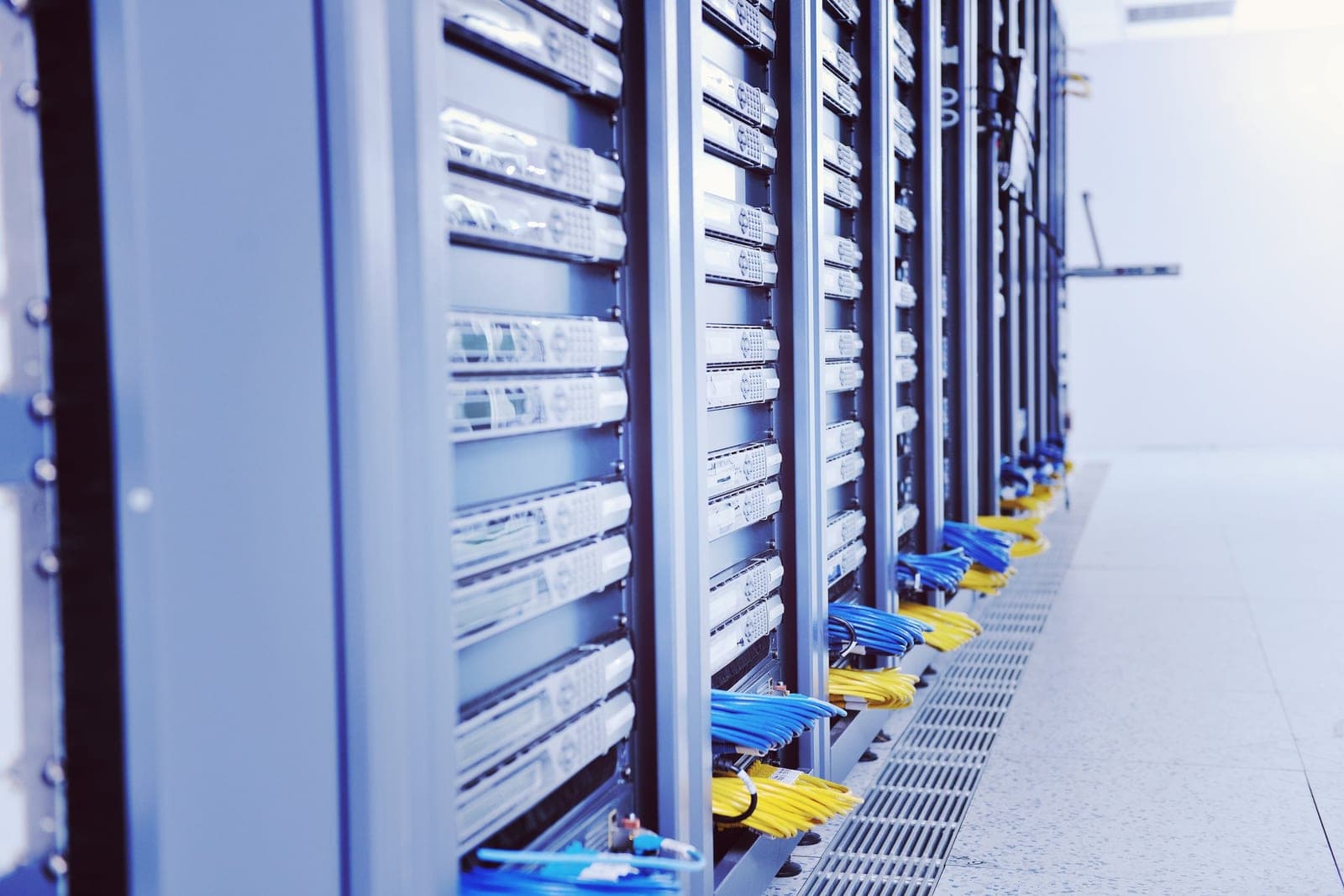 Serverruimte met netwerkapparatuur