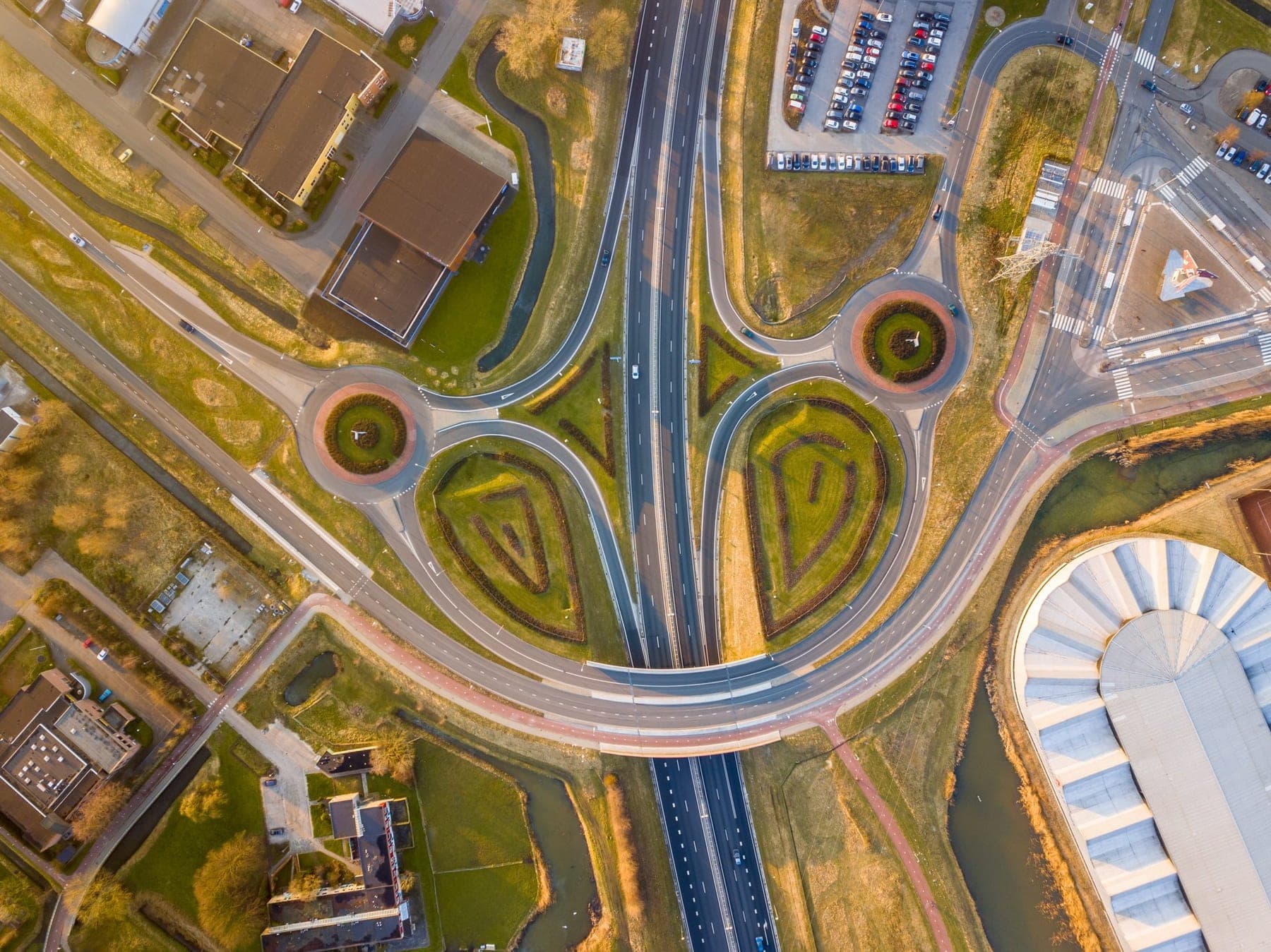 Ringweg rond de stad Groningen van bovenaf